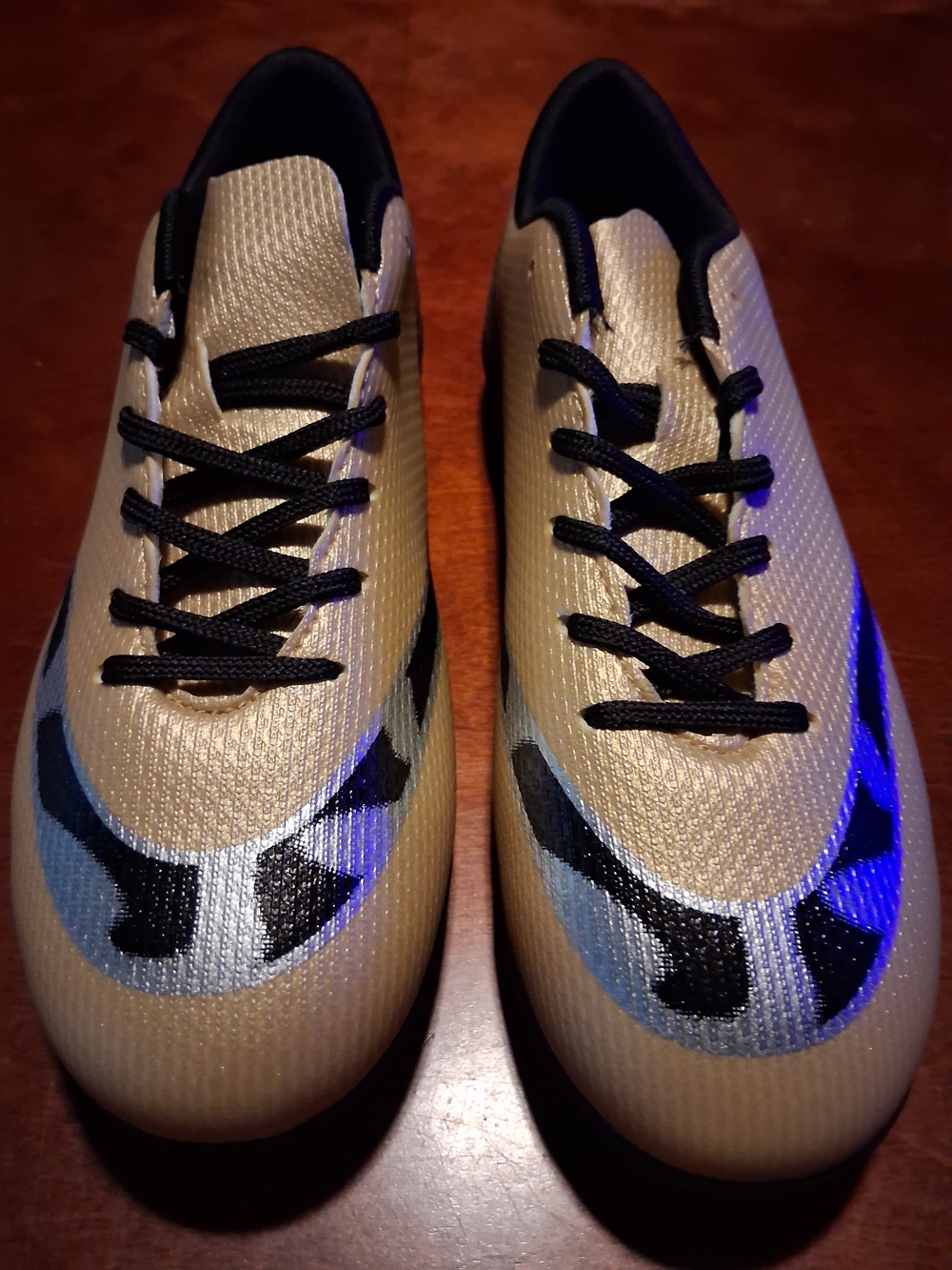 Athletic Cleats with Gold & Black Accents Big Kids Sz6